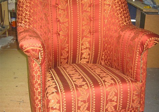 Перетяжка старинного кресла