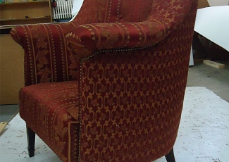 Перетяжка старинного кресла