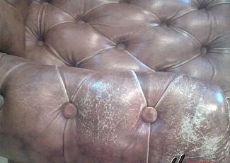 Перетяжка кресла с каретной стежкой