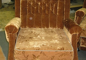Перетяжка комплекта румынской мебели
