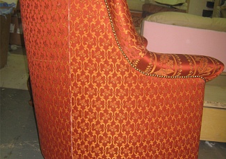 Перетяжка старинного кресла