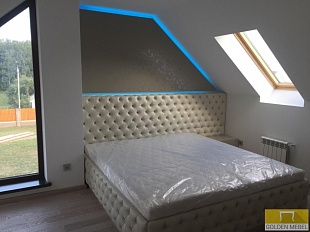 Кровать с подъемным механизмом